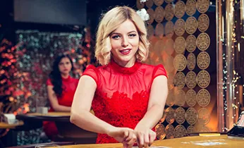 Hình ảnh một người chơi đang nghiên cứu cách chọn trang web tài xỉu uy tín trên máy tính bảng